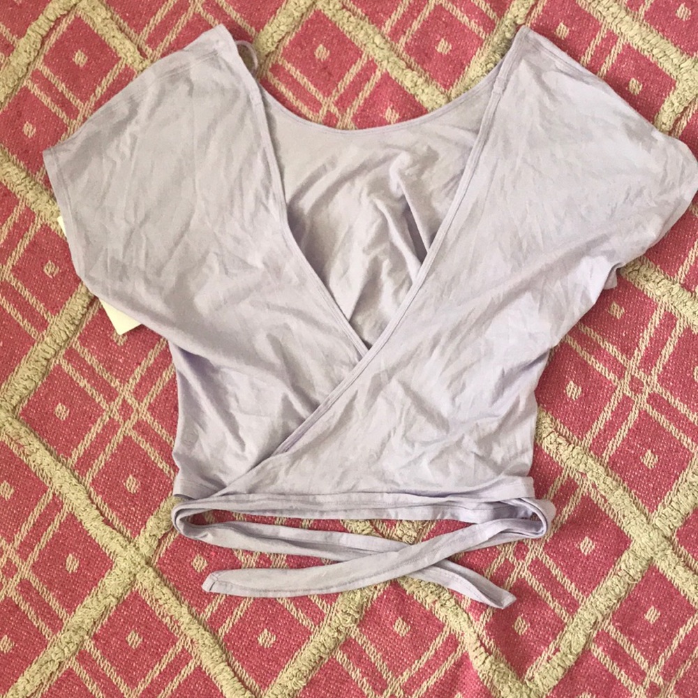 It’s a tie tee lululemon top